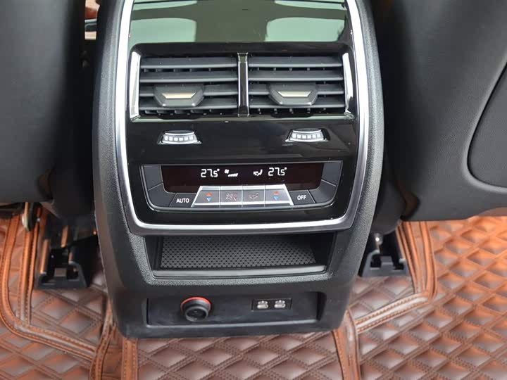 BMW X7 2019 x Drive 40i Leading — фото 11