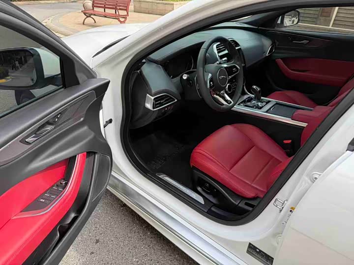 Jaguar XEL 2020 2.0 T 200 PS R-DYNAMIC S — фото 6