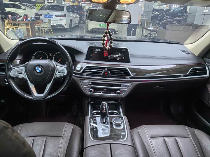 BMW 7 Series 730Li продвинутая — фото 8
