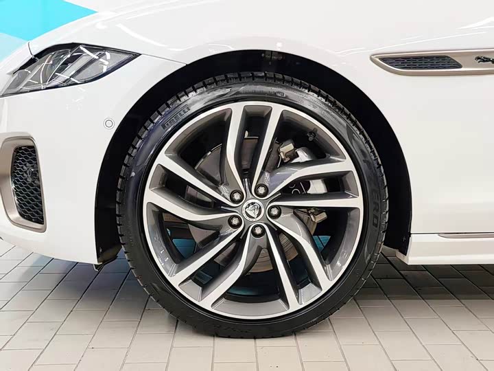 Jaguar XFL 2024 2.0 T P 300 4 WD — фото 4