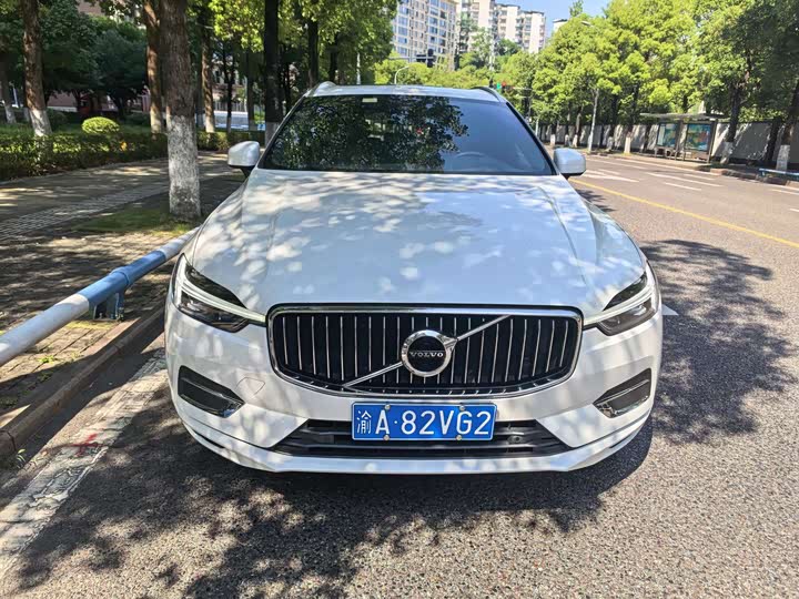 Volvo XC60 T5 полный привод спорт — фото 2