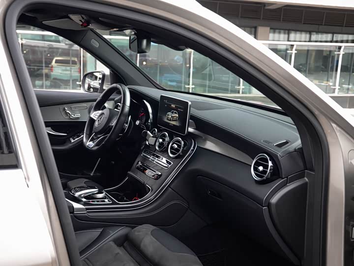 Mercedes-Benz GLC 2018 AMG GLC 63 4 MATIC+ — фото 16