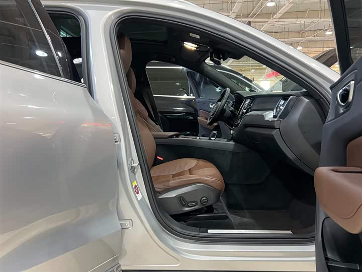 Volvo XC60 2022 B 5 4 WD — фото 15
