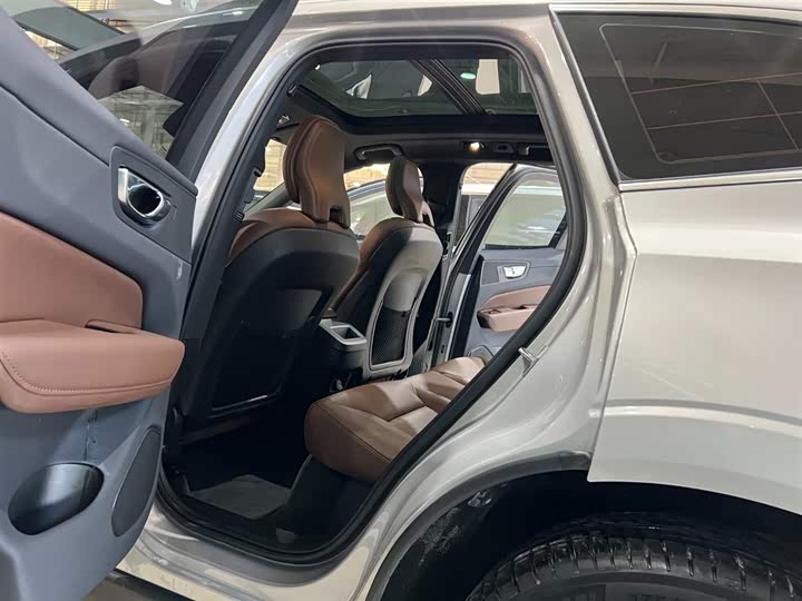 Volvo XC60 2022 B 5 4 WD — фото 17