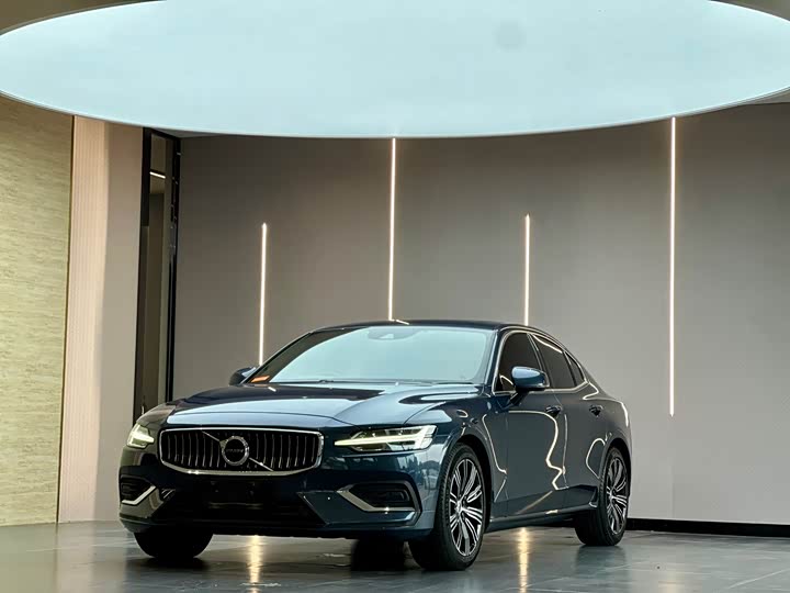 Volvo S60 2021 T 4 — фото 1