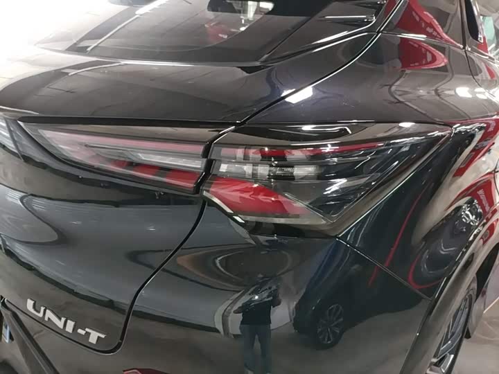 Changan UNI-T 2022 1.5 T Premium — фото 8