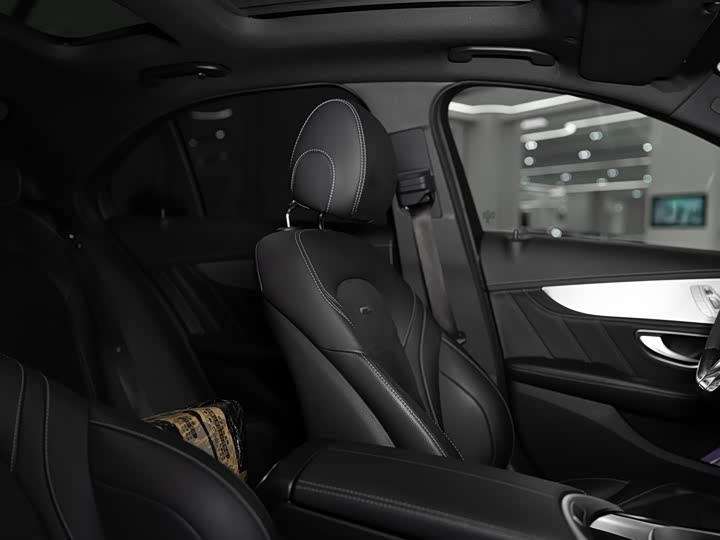 Mercedes-Benz C-Class 2019 AMG C 63 — фото 9