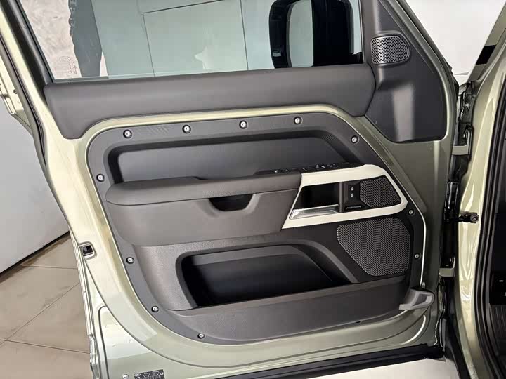 Land Rover Defender — фото 10