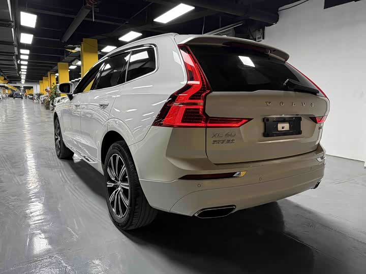 Volvo XC60 T5 полный привод люкс — фото 9