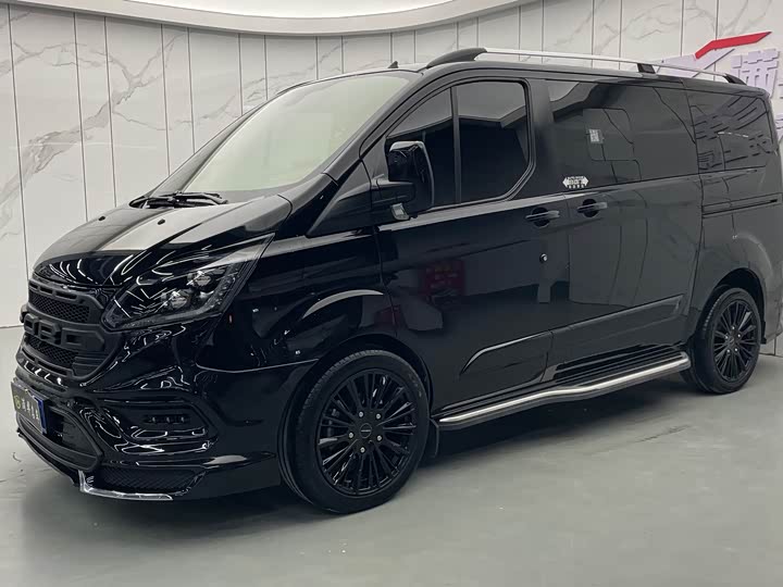 Ford Tourneo — фото 1