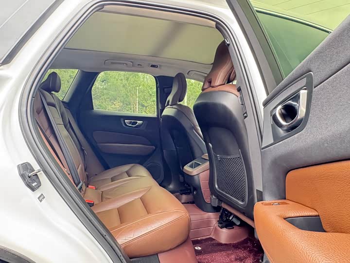 Volvo XC60 2019 T 5 4 WD VI — фото 10