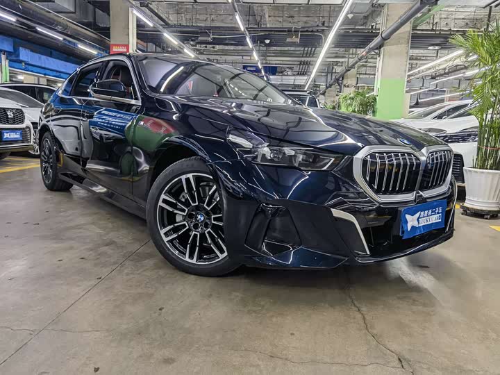BMW 5-Series 2025 530 Li Leading M — фото 3