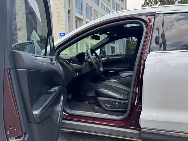 Lincoln MKC 2017 2.0 T 2 WD — фото 4