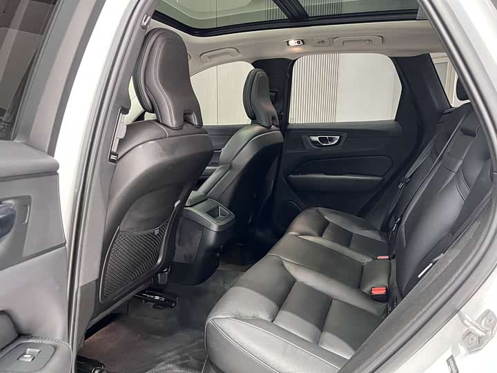 Volvo XC60 2020 T 5 4 WD — фото 5