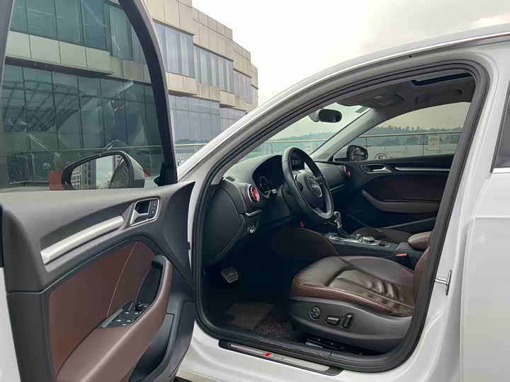 Audi A3 2015 Sportback 40 TFSI ATComfort — фото 10