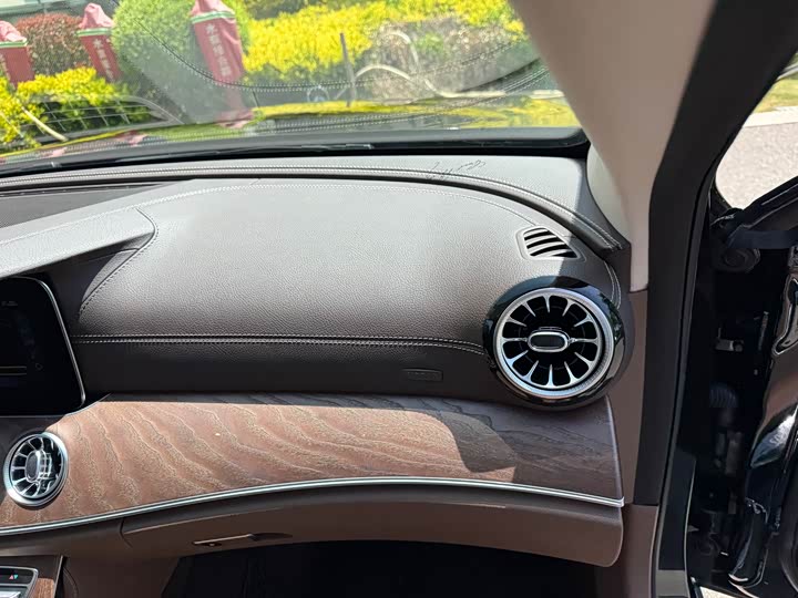 Mercedes-Benz E-Class 2020 E 300 L — фото 45