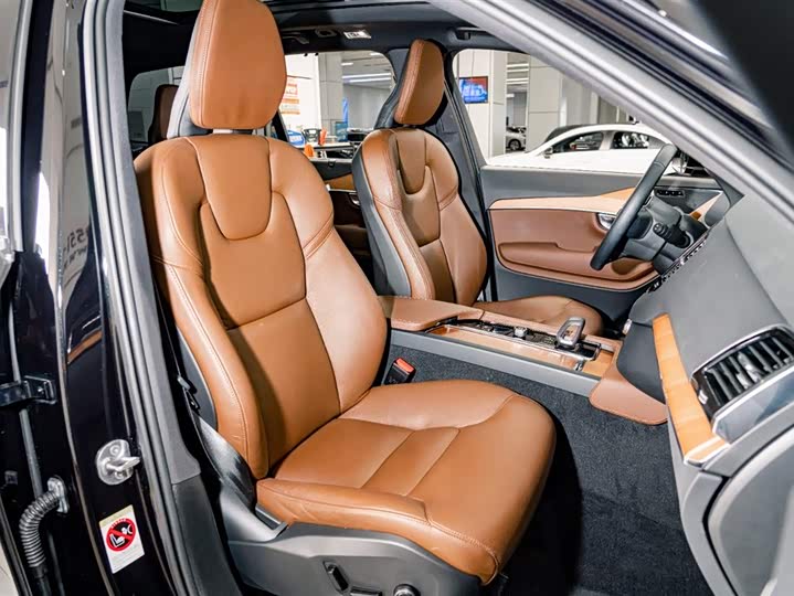 Volvo XC90 2022 B 6 7 — фото 17
