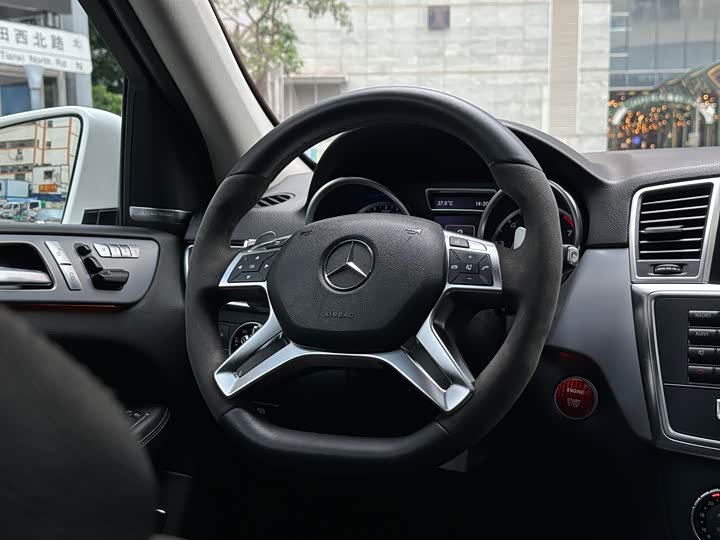 Mercedes-Benz M-Class 2015 AMG ML 63 — фото 11