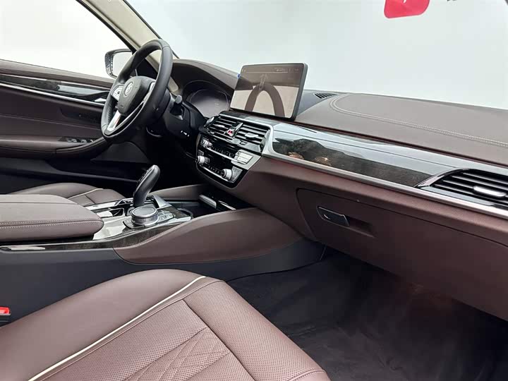 BMW 5-Series 2022 525 Li — фото 17
