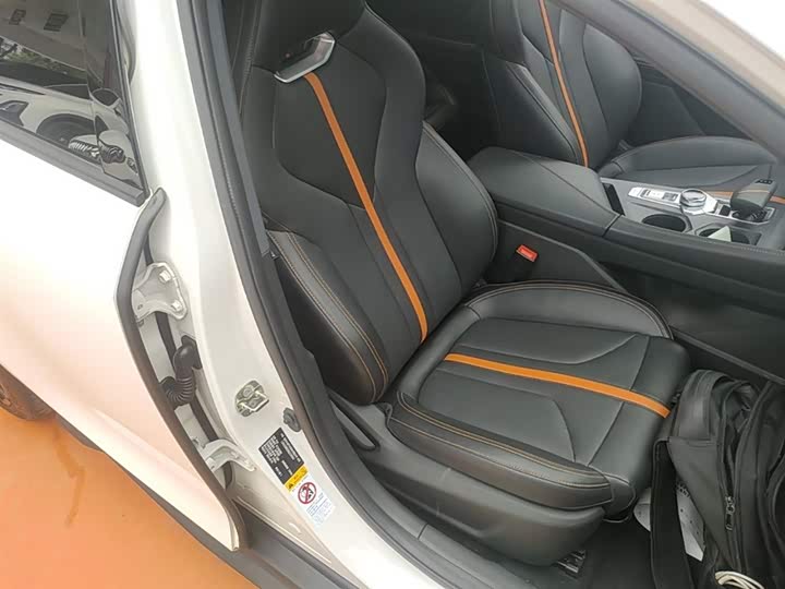 Changan UNI-V 2024 1.5 T — фото 25