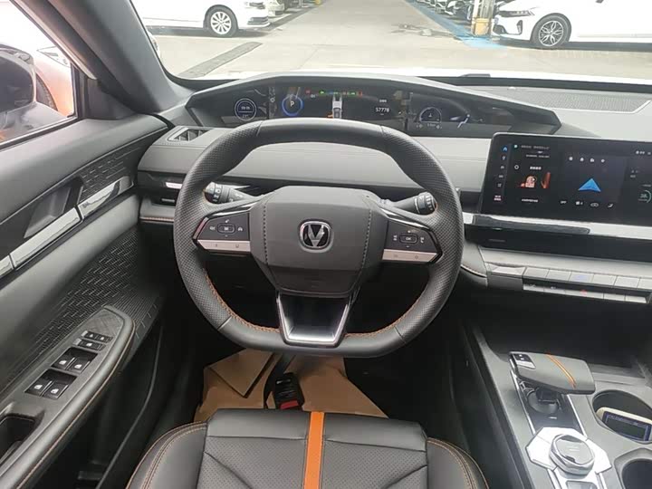 Changan UNI-V 2024 1.5 T — фото 11