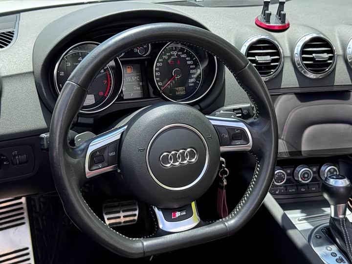 Audi TT 2013 TT Roadster 45 TFSI — фото 17