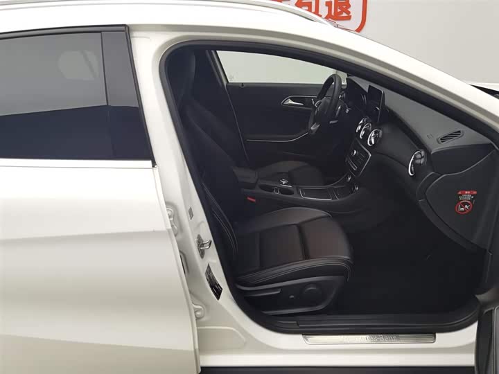 Mercedes-Benz GLA 2019 GLA 200 — фото 23