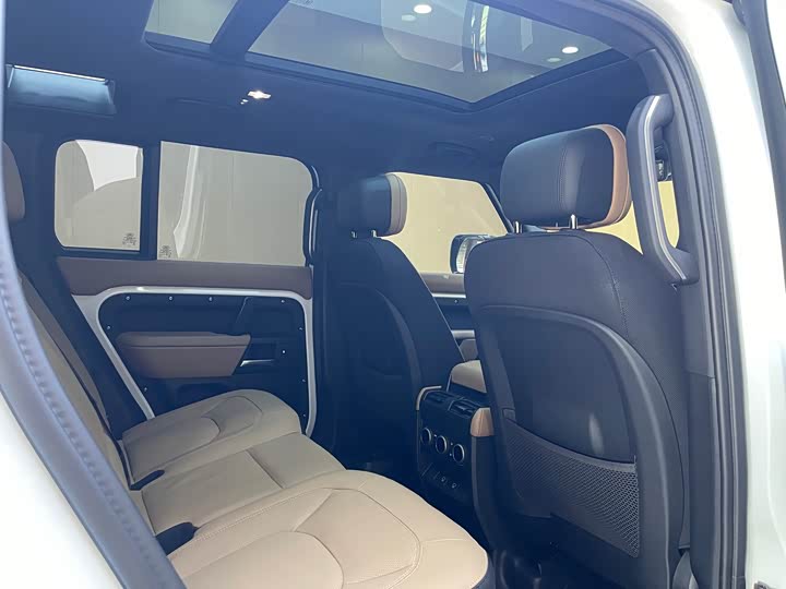 Land Rover Defender — фото 15
