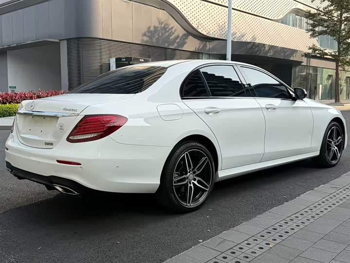 Mercedes-Benz E-Class 2017 E 200 Sport 4 MATIC — фото 3