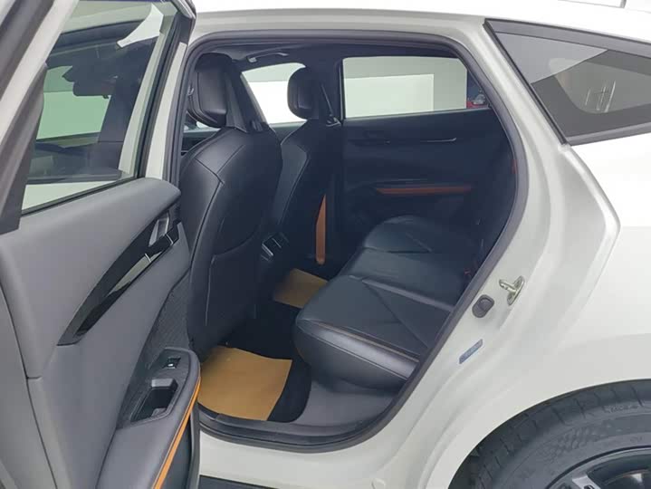 Changan UNI-V 2022 1.5 T Premium — фото 11
