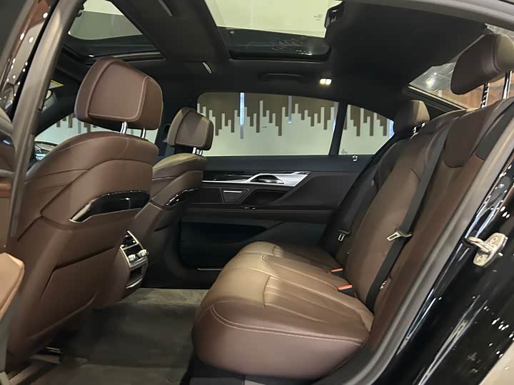 BMW 7 Series — фото 19