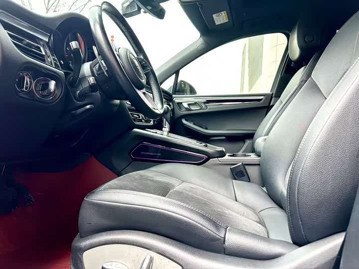 Porsche Macan 2018 Macan 2.0 T — фото 7