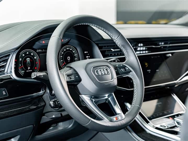 Audi Q8 2022 55 TFSI — фото 12