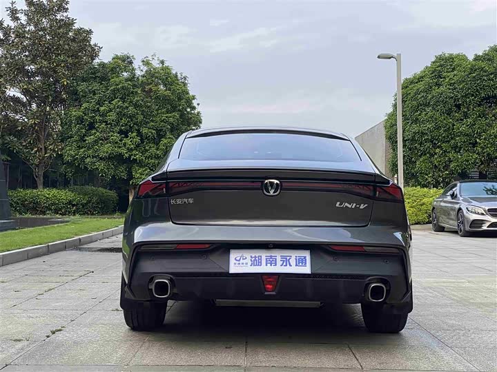 Changan UNI-V 2022 1.5 T Premium — фото 14