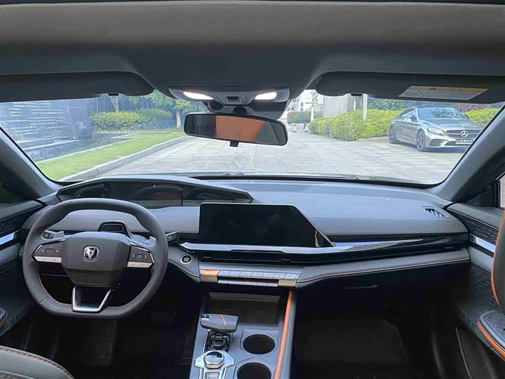 Changan UNI-V 2022 1.5 T Premium — фото 7