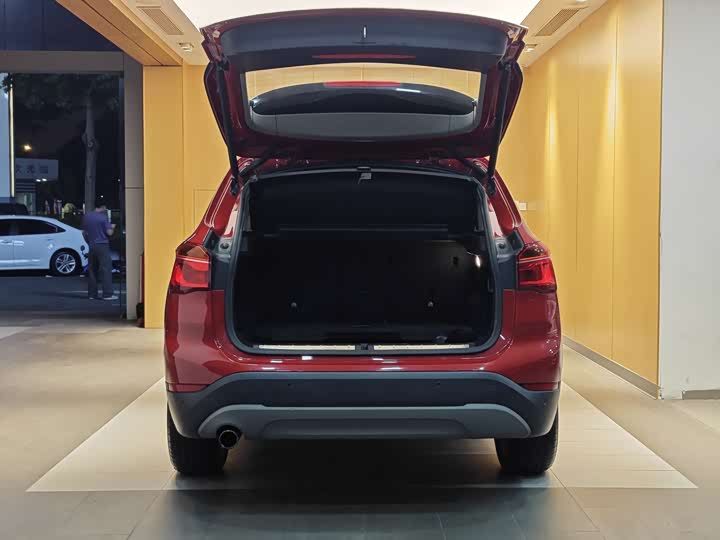 BMW X1 2018 s Drive 18 Li — фото 28