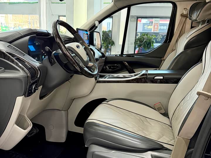 Ford Tourneo — фото 4