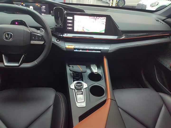 Changan UNI-V 2022 1.5 T Premium — фото 9