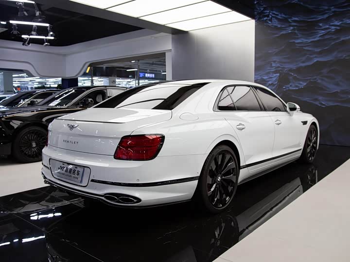 Bentley Flying Spur — фото 13