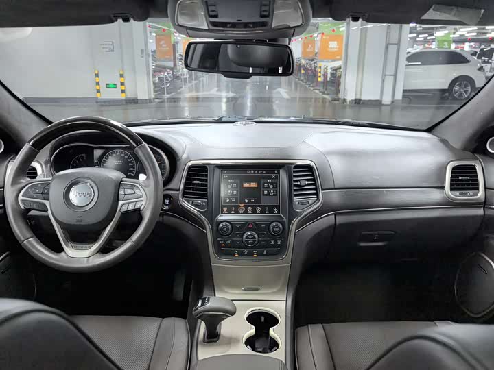 Jeep Grand Cherokee — фото 8