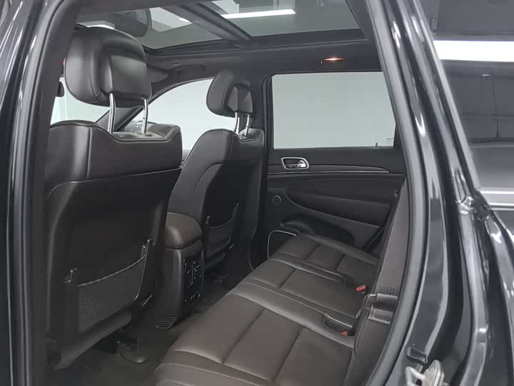 Jeep Grand Cherokee — фото 6