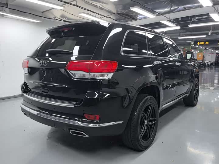 Jeep Grand Cherokee — фото 17
