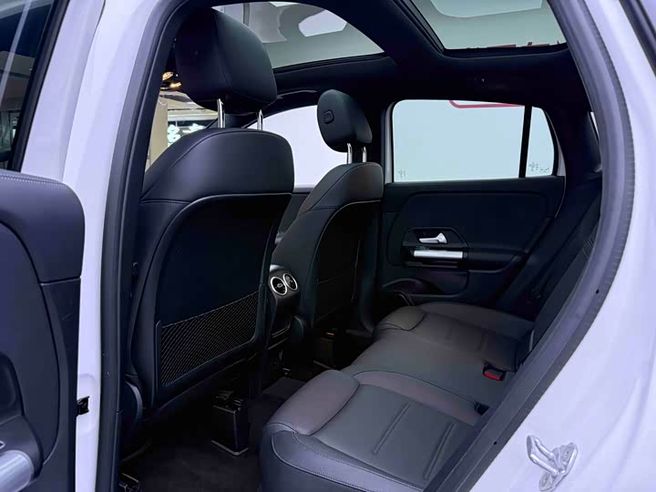 Mercedes-Benz GLA 2023 GLA 220 — фото 10