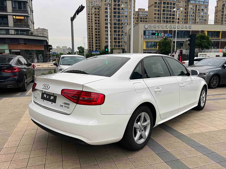 Audi A4L 35 TFSI автомат стандарт — фото 19
