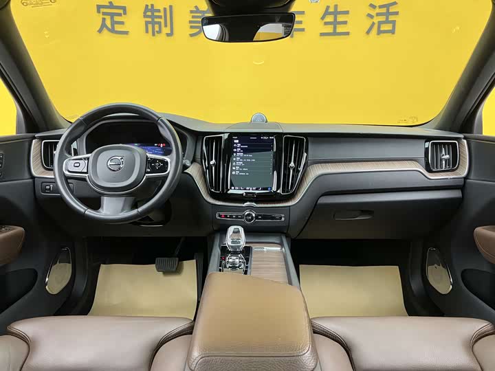 Volvo XC60 2022 B 5 4 WD — фото 11