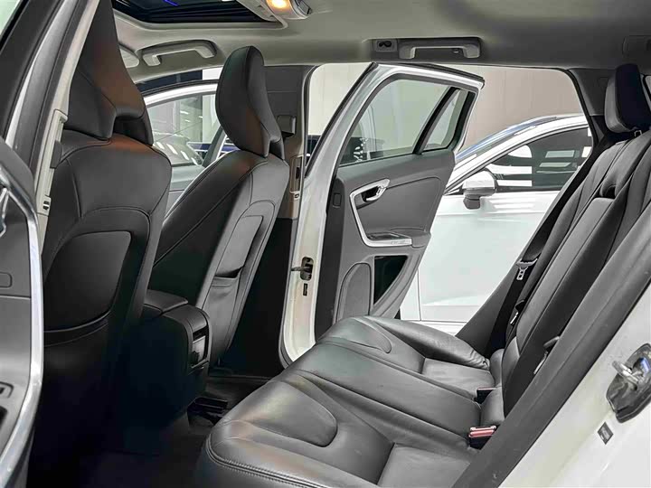 Volvo V60 2015 T 5 — фото 13