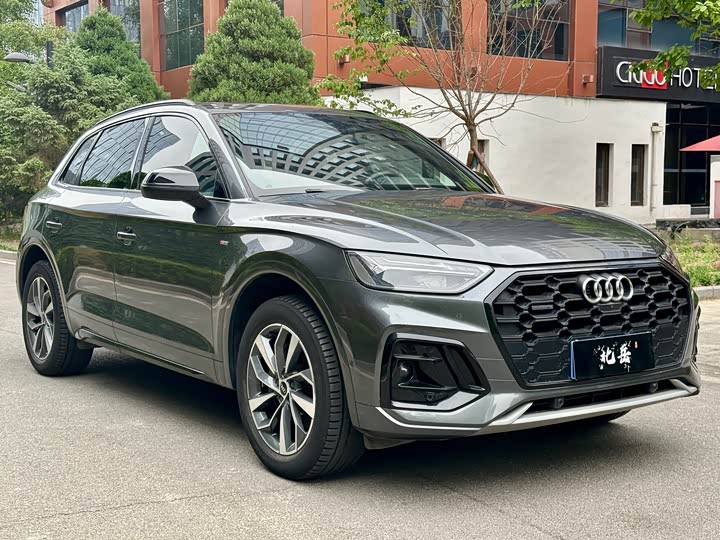Audi Q5L 2022 40 T — фото 2