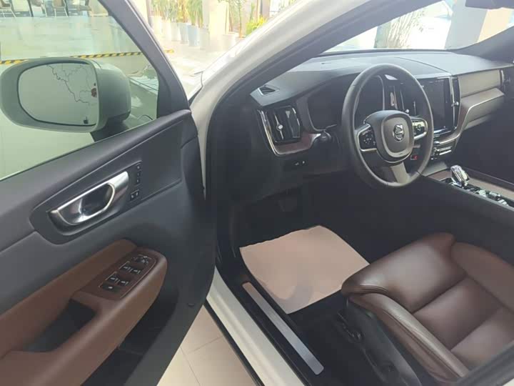 Volvo XC60 Hybrid 2024 T 8 PHEV 4 WD — фото 16