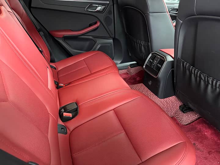 Porsche Macan 2018 Macan 2.0 T — фото 16
