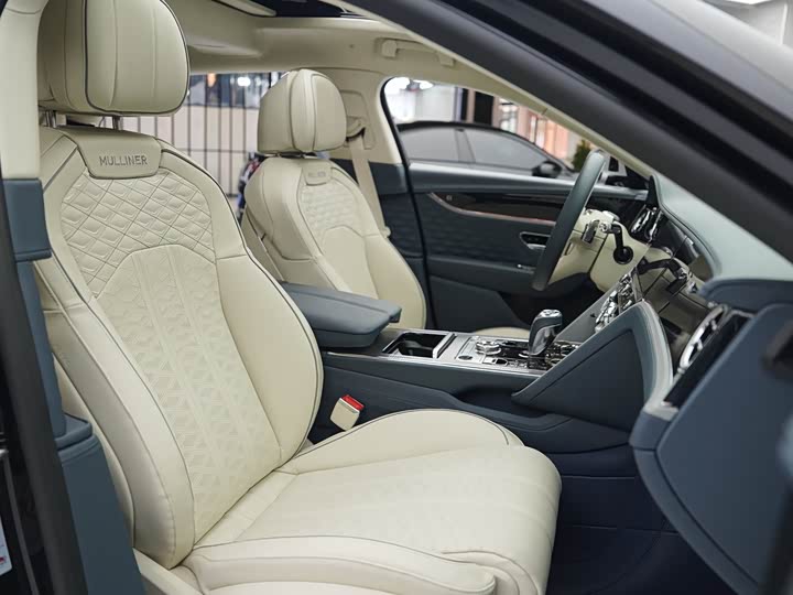 Bentley Flying Spur — фото 17